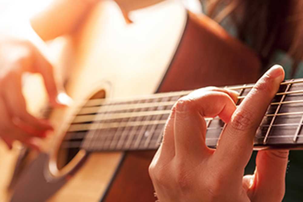 Популярные и любимые песни для новичков, что хотят научиться играть на гитаре